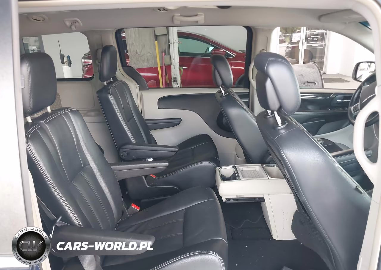 2014 Chrysler Town & Country Touring VIN:2C4RC1BG1ER255770 - 8