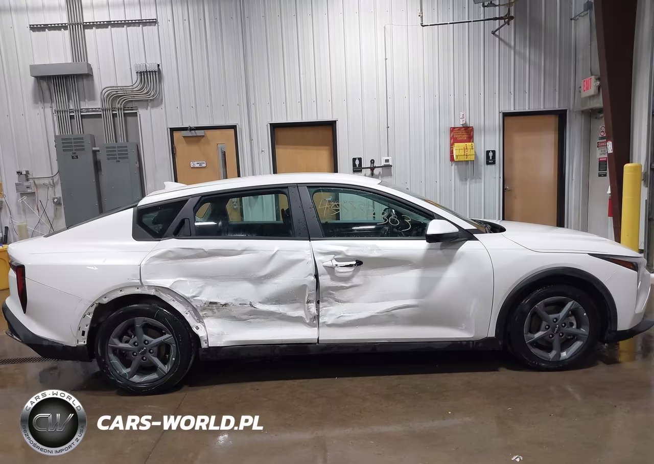 2025 Kia K4 Lxs VIN:3KPFT4DE5SE181346 - 13