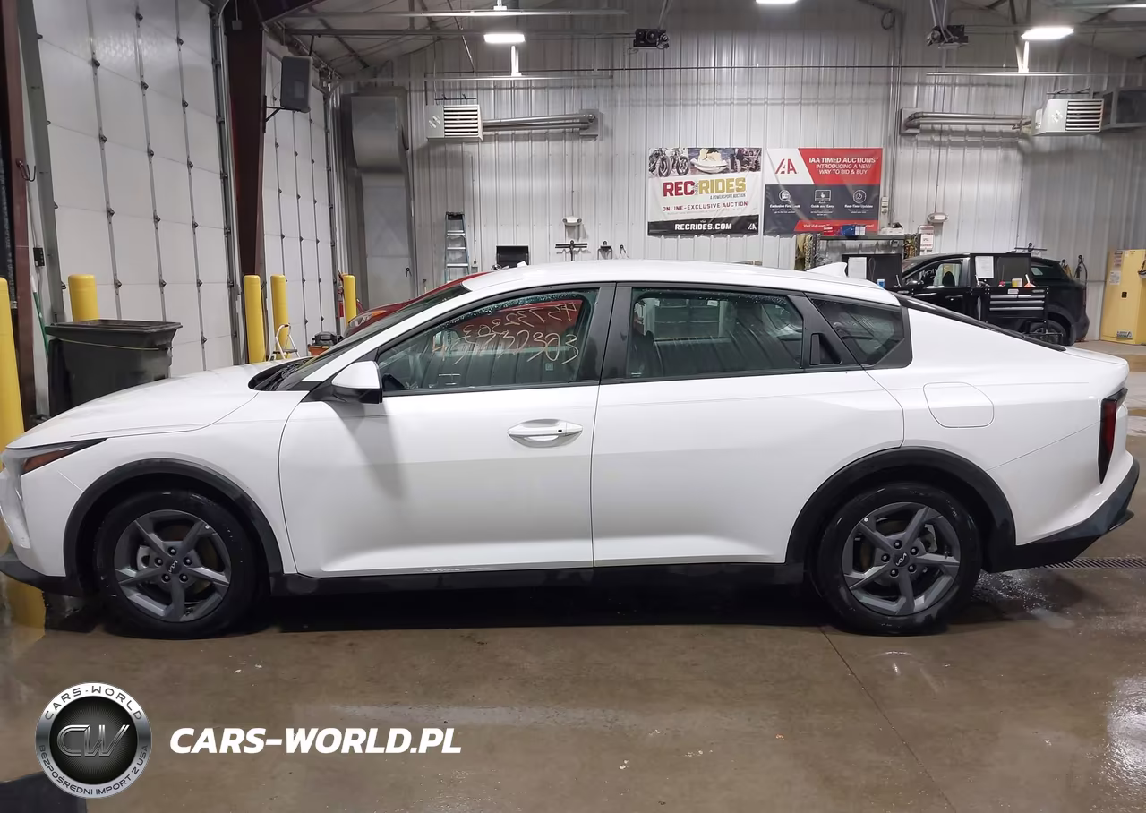 2025 Kia K4 Lxs VIN:3KPFT4DE5SE181346 - 14