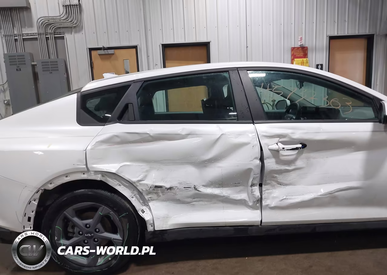 2025 Kia K4 Lxs VIN:3KPFT4DE5SE181346 - 17