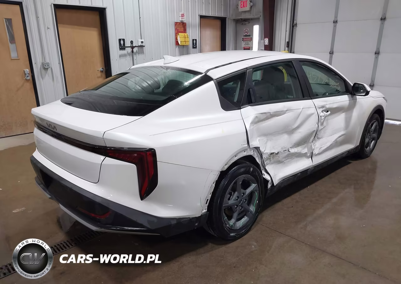 2025 Kia K4 Lxs VIN:3KPFT4DE5SE181346 - 4