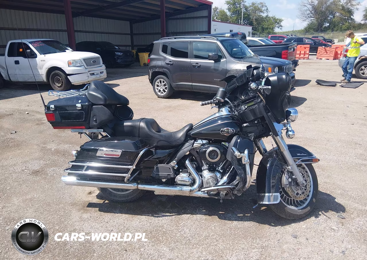 2010 Harley-Davidson Flhtcu VIN:1HD1FC415AB652575 - 12