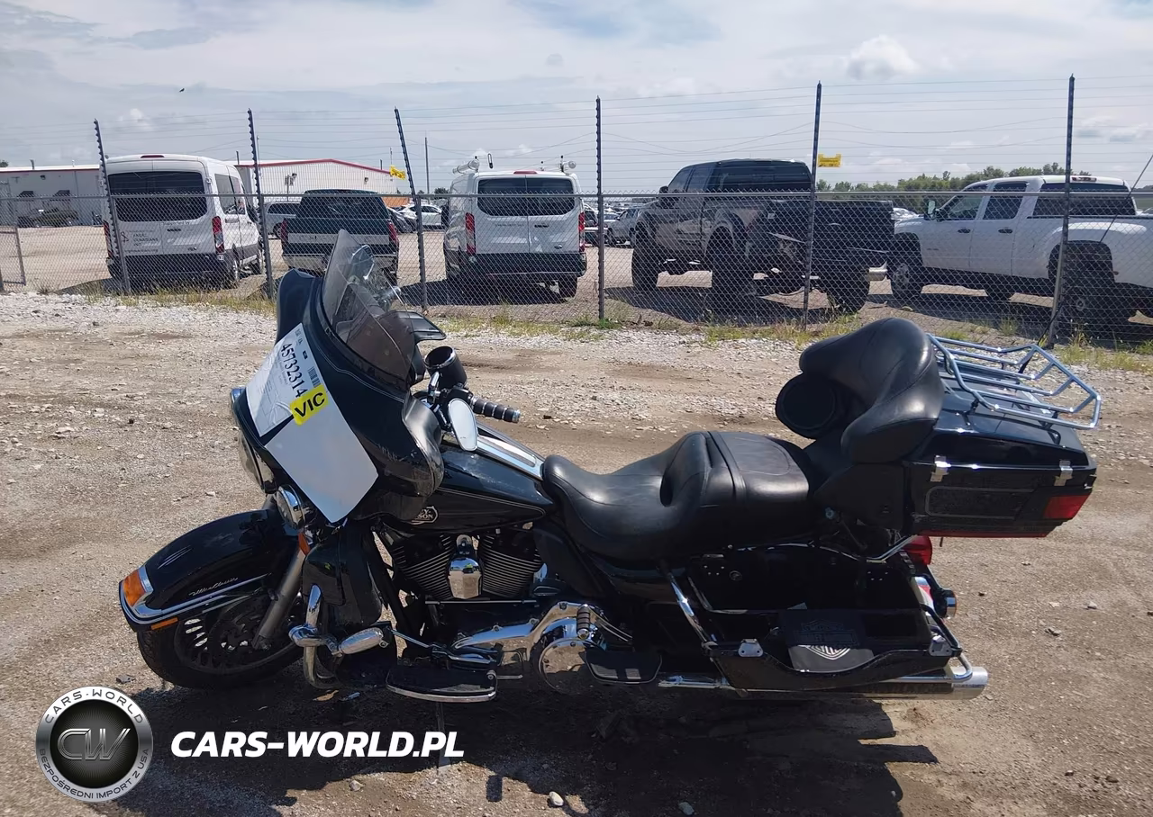 2010 Harley-Davidson Flhtcu VIN:1HD1FC415AB652575 - 13