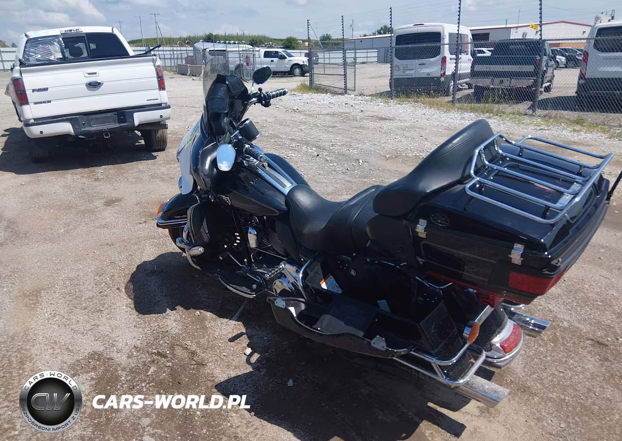 2010 Harley-Davidson Flhtcu VIN:1HD1FC415AB652575 - 3
