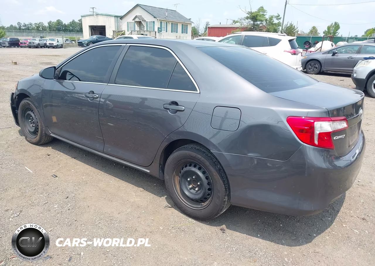 2013 Toyota Camry Le VIN:4T4BF1FK8DR328529 - 3