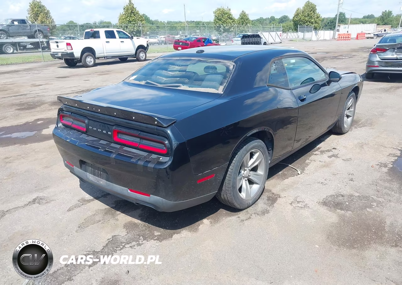2018 Dodge Challenger Sxt VIN:2C3CDZAG4JH229753 - 4