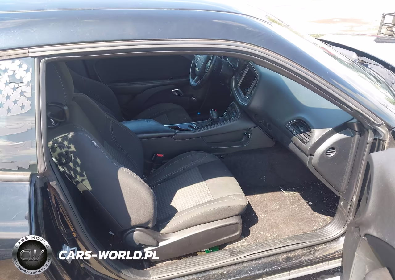 2018 Dodge Challenger Sxt VIN:2C3CDZAG4JH229753 - 5