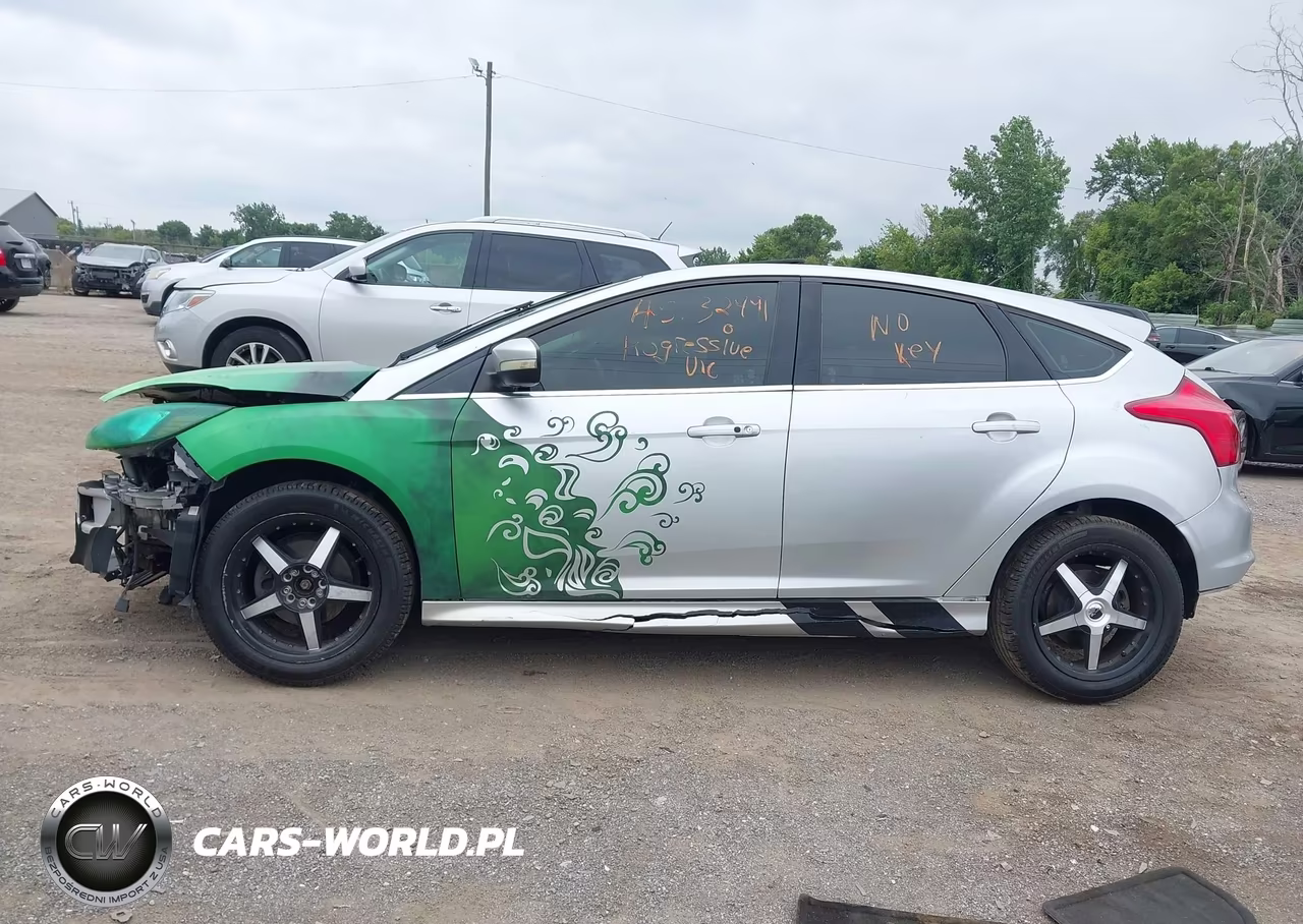 2013 Ford Focus Titanium VIN:1FADP3N27DL295827 - 13
