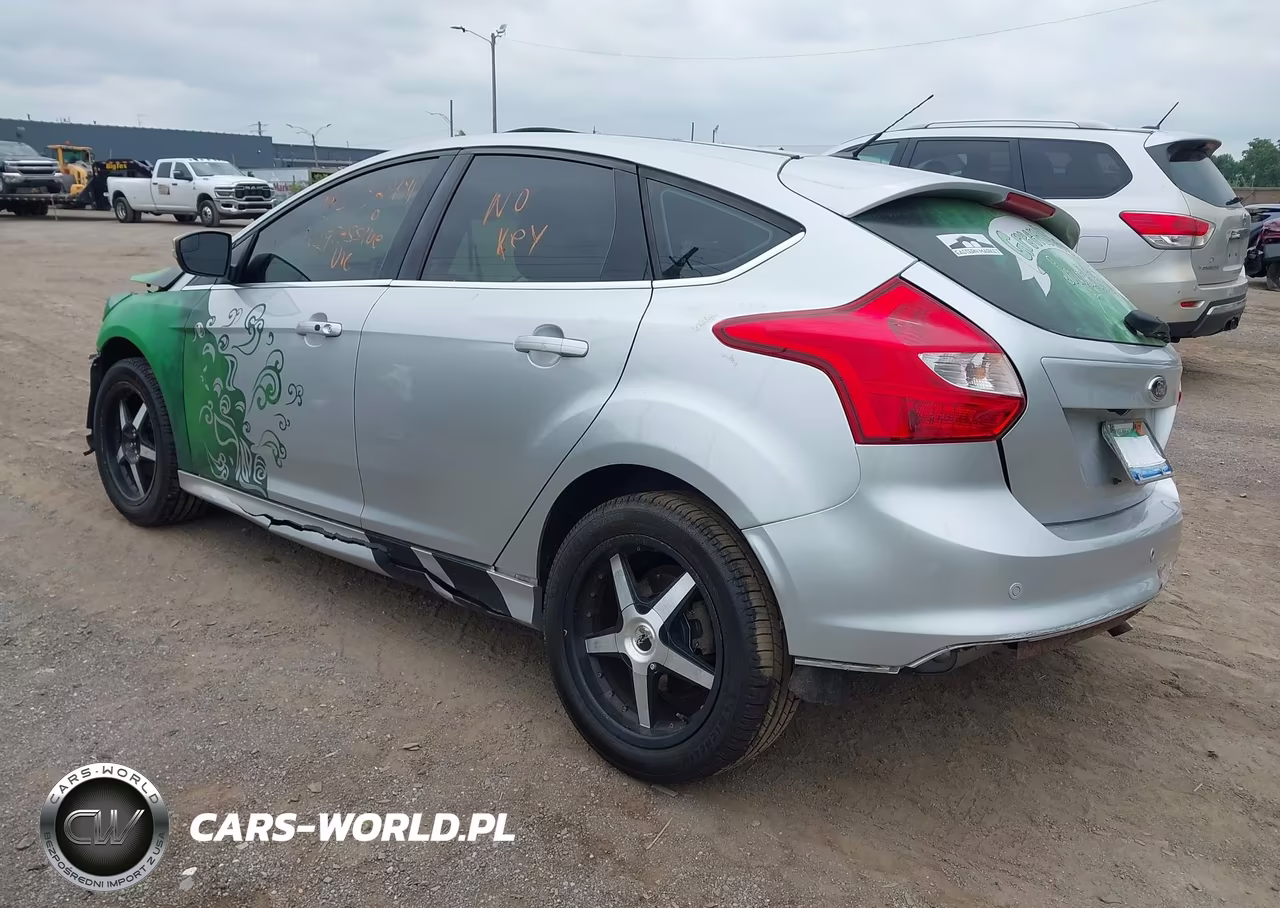 2013 Ford Focus Titanium VIN:1FADP3N27DL295827 - 3