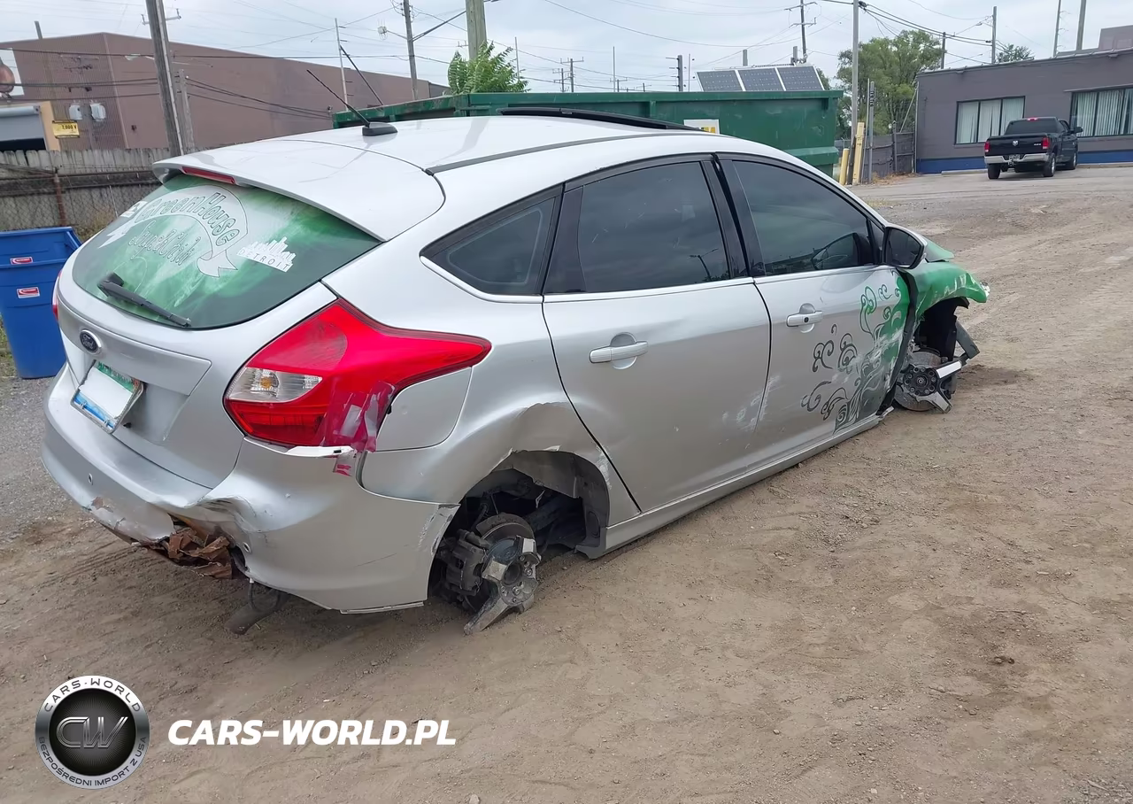 2013 Ford Focus Titanium VIN:1FADP3N27DL295827 - 4