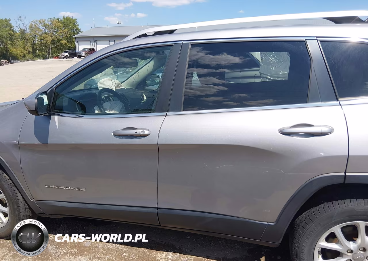 2015 Jeep Cherokee Latitude VIN:1C4PJMCB8FW583262 - 14