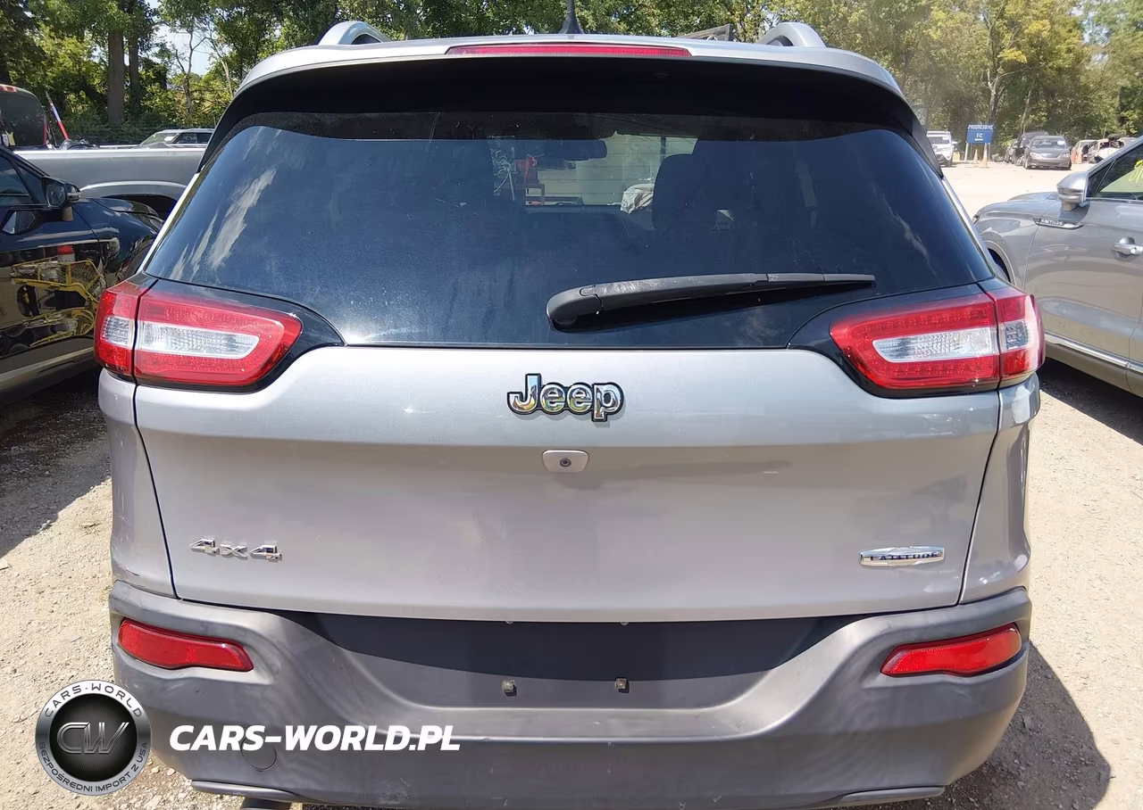 2015 Jeep Cherokee Latitude VIN:1C4PJMCB8FW583262 - 16