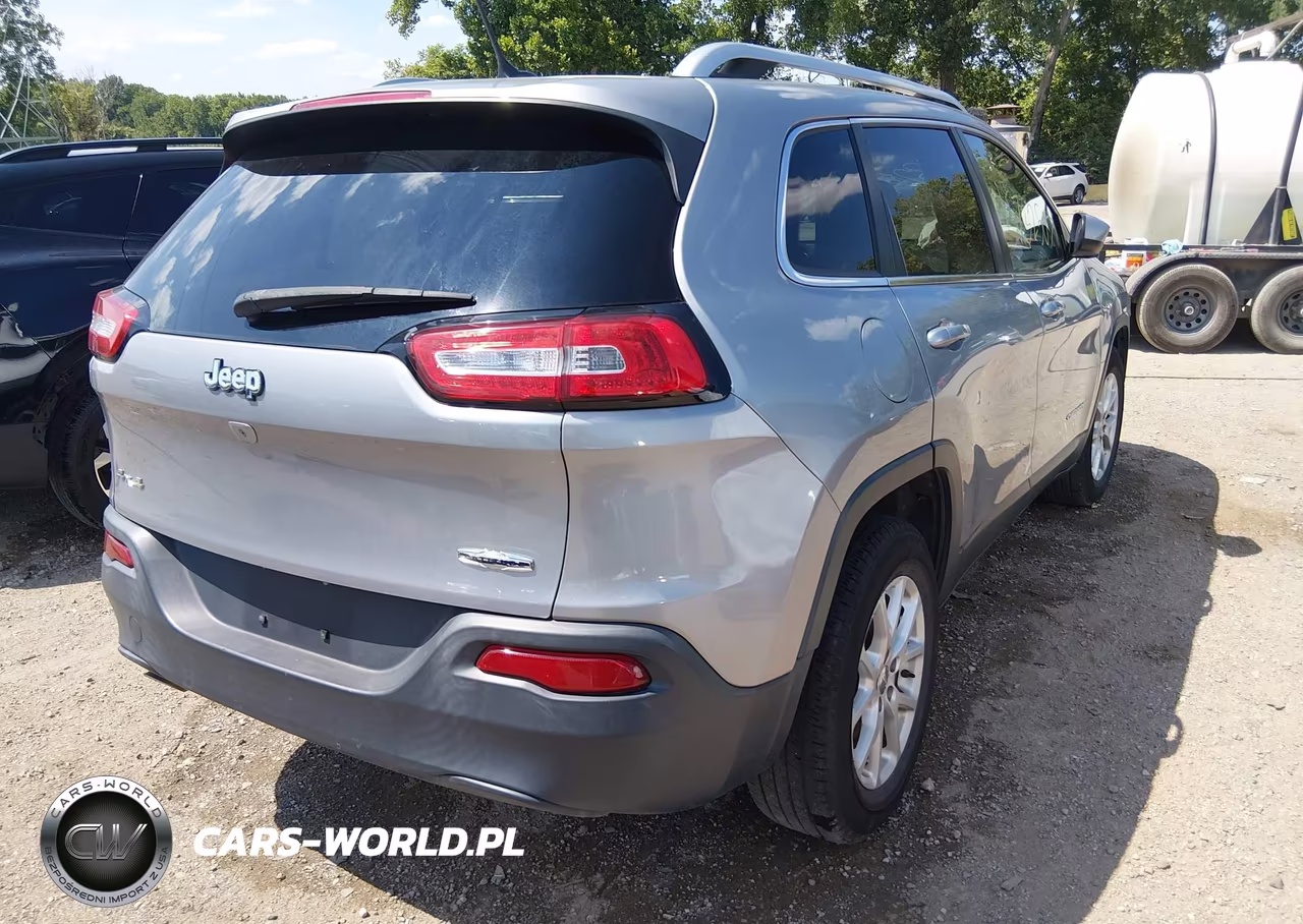 2015 Jeep Cherokee Latitude VIN:1C4PJMCB8FW583262 - 4