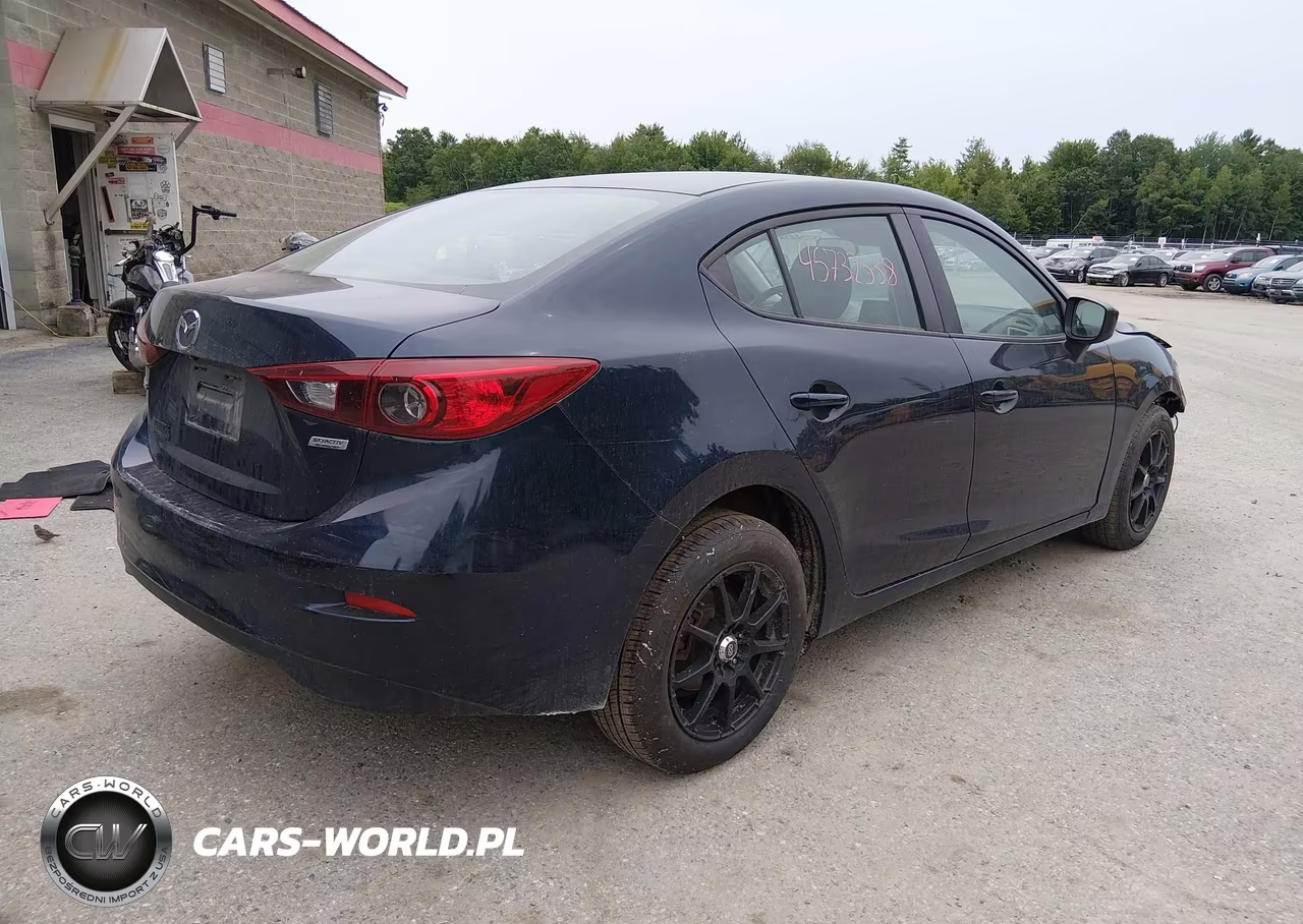 2018 Mazda Mazda3 Sport VIN:3MZBN1U72JM162411 - 4