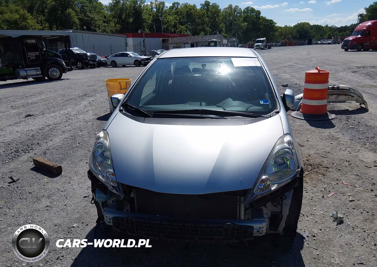 2011 Honda Fit Sport VIN:JHMGE8H55BC027659 - 12