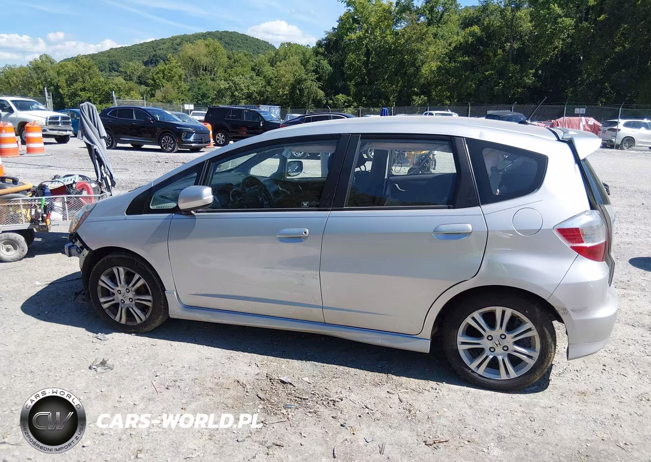 2011 Honda Fit Sport VIN:JHMGE8H55BC027659 - 14