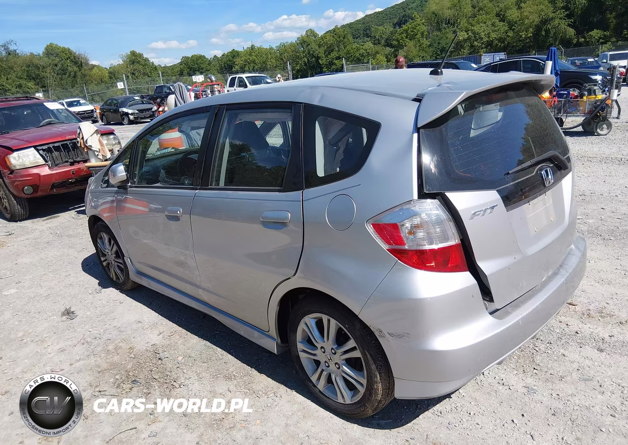 2011 Honda Fit Sport VIN:JHMGE8H55BC027659 - 3