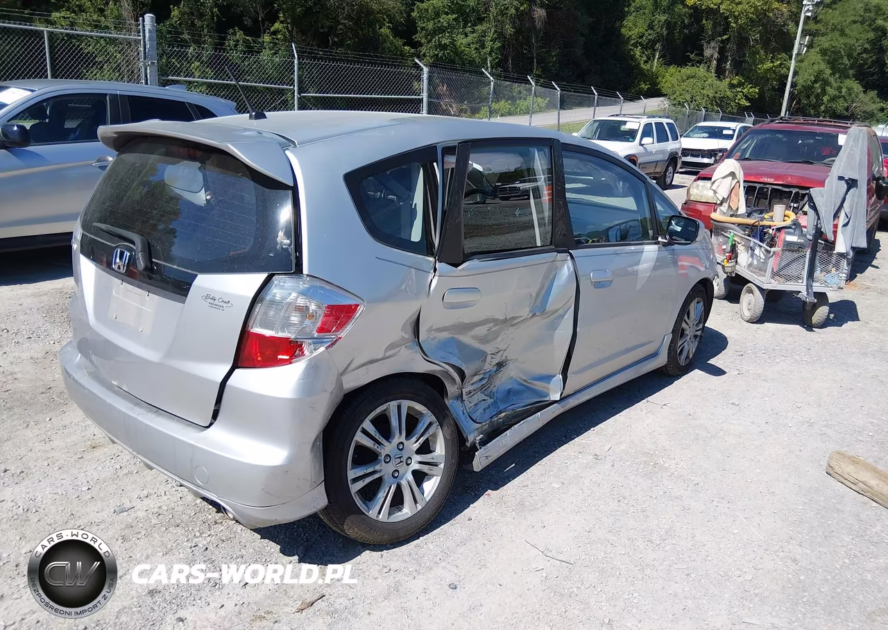 2011 Honda Fit Sport VIN:JHMGE8H55BC027659 - 4