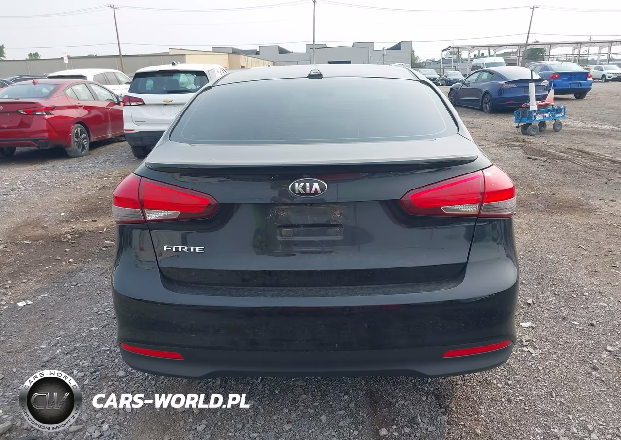 2018 Kia Forte Lx VIN:3KPFL4A76JE193638 - 16