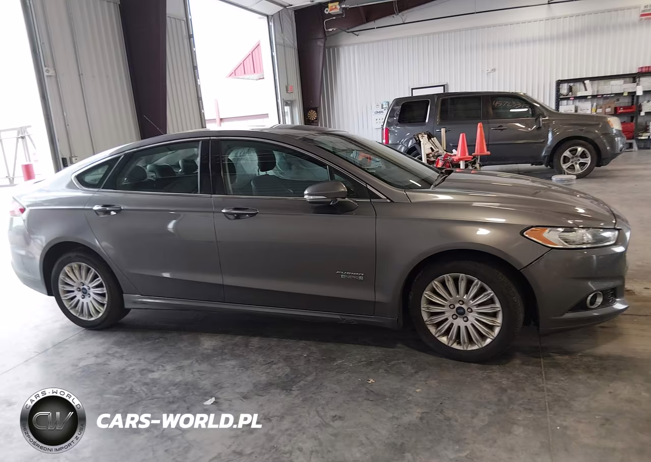 2014 Ford Fusion Energi Titanium VIN:3FA6P0SU1ER275394 - 13