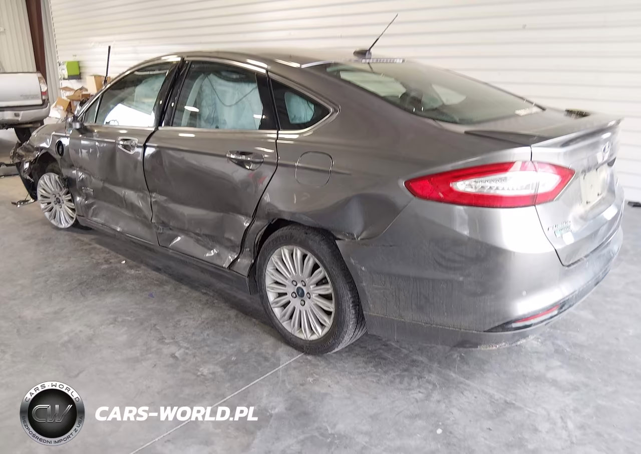 2014 Ford Fusion Energi Titanium VIN:3FA6P0SU1ER275394 - 3