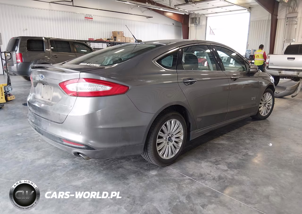 2014 Ford Fusion Energi Titanium VIN:3FA6P0SU1ER275394 - 4
