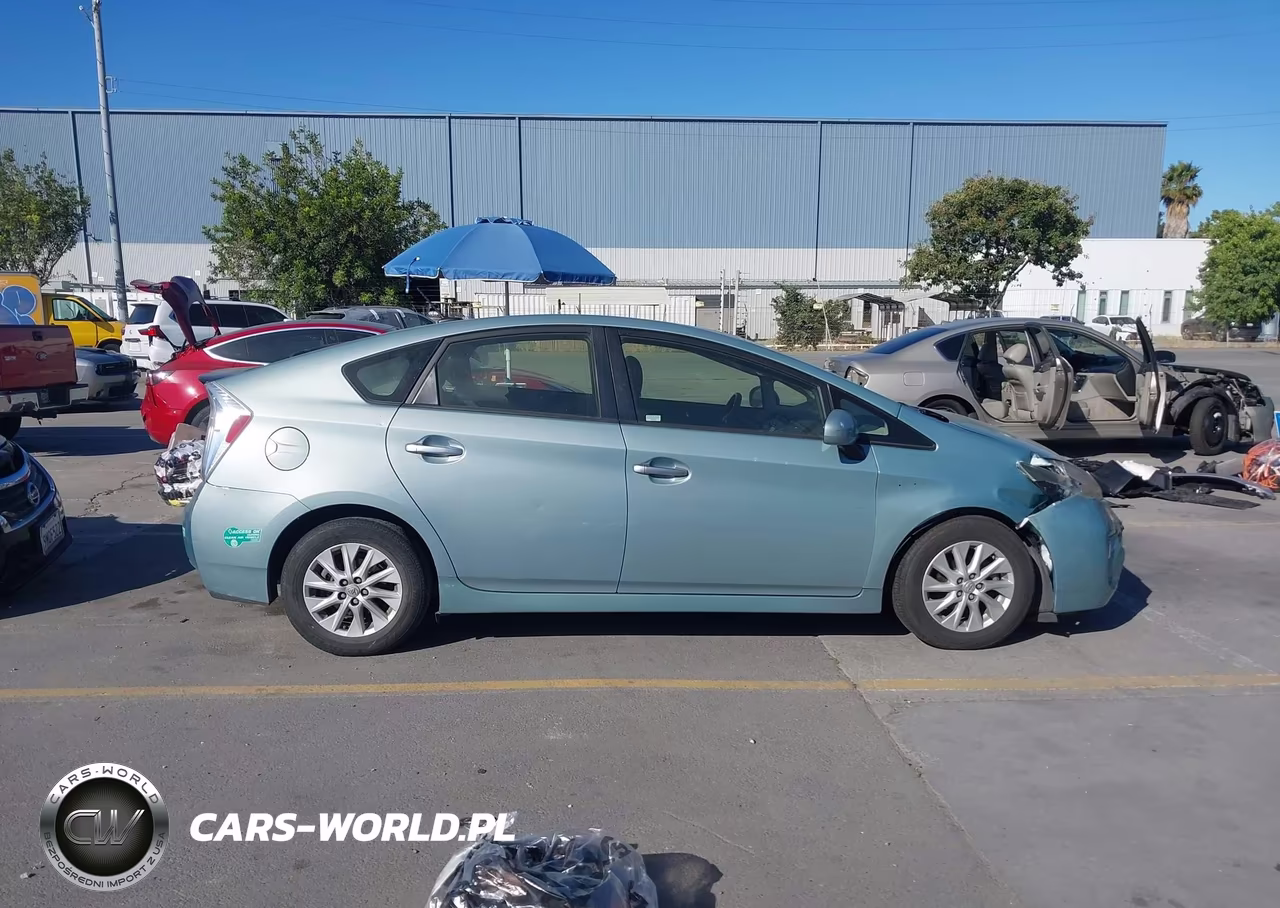 2015 Toyota Prius Plug-In VIN:JTDKN3DP1F3068477 - 13