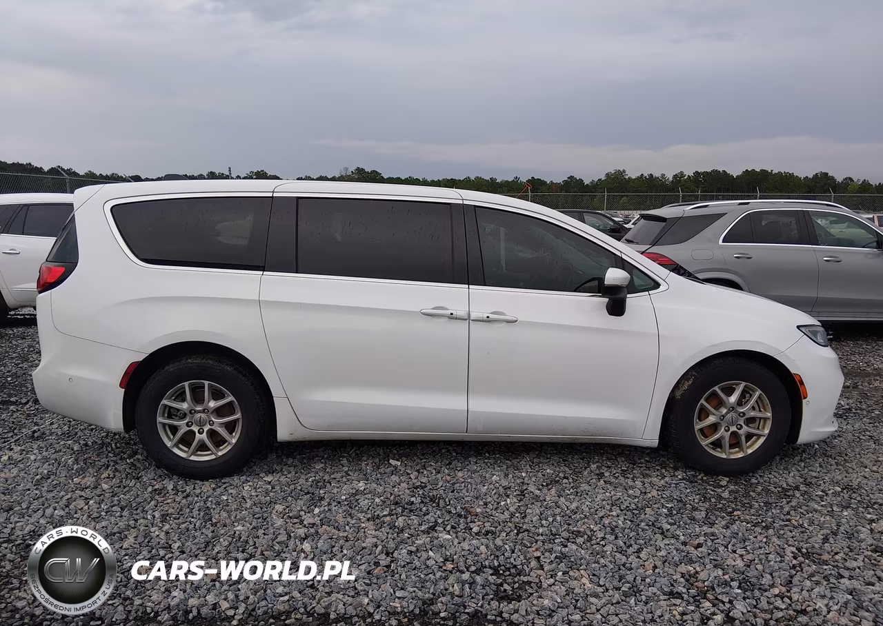 2023 Chrysler Pacifica Touring L VIN:2C4RC1BG3PR507926 - 13
