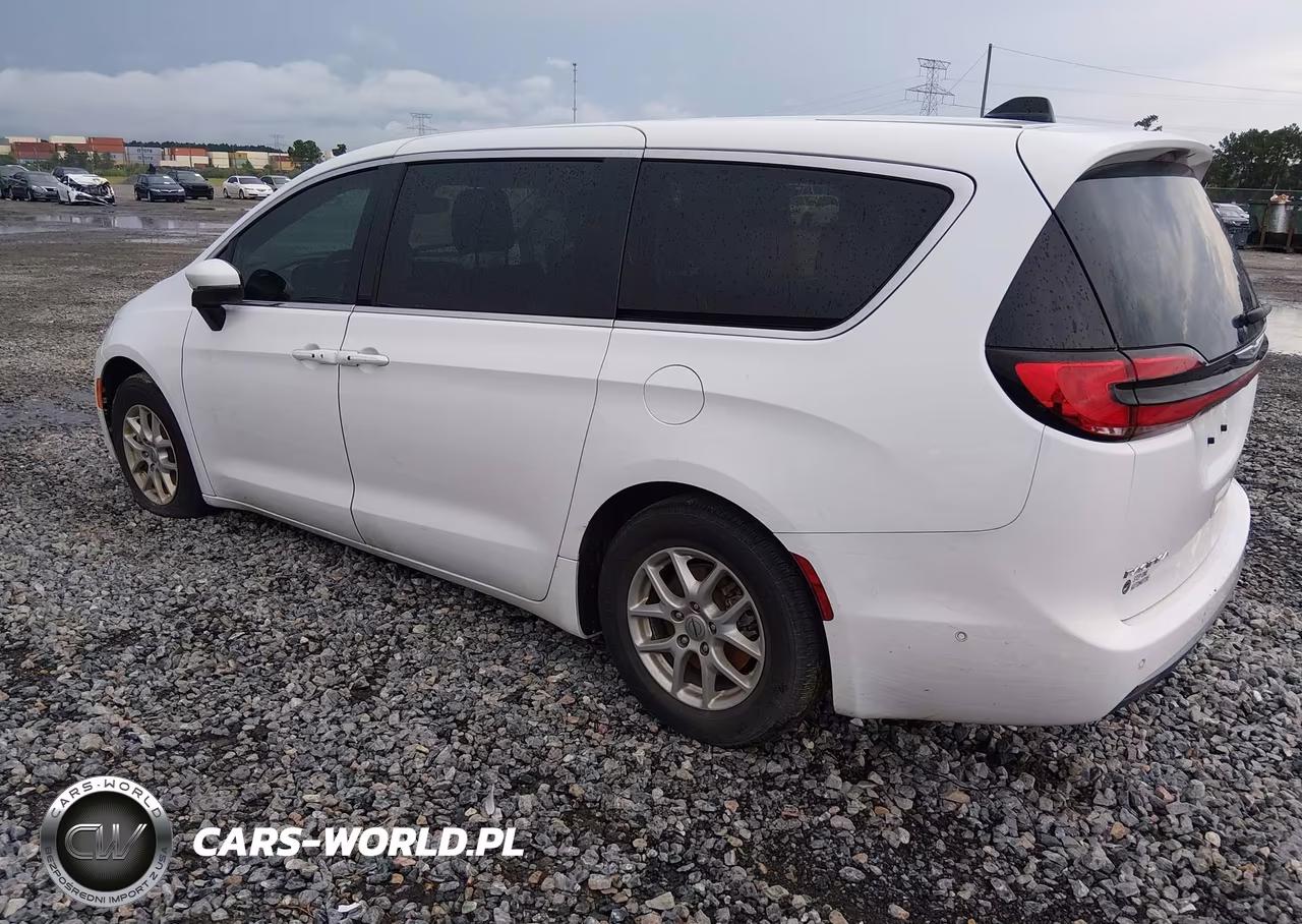 2023 Chrysler Pacifica Touring L VIN:2C4RC1BG3PR507926 - 3