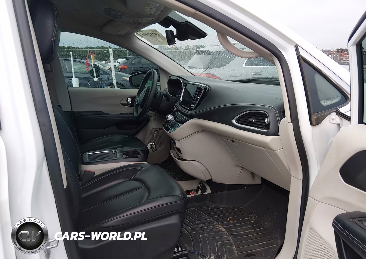 2023 Chrysler Pacifica Touring L VIN:2C4RC1BG3PR507926 - 5