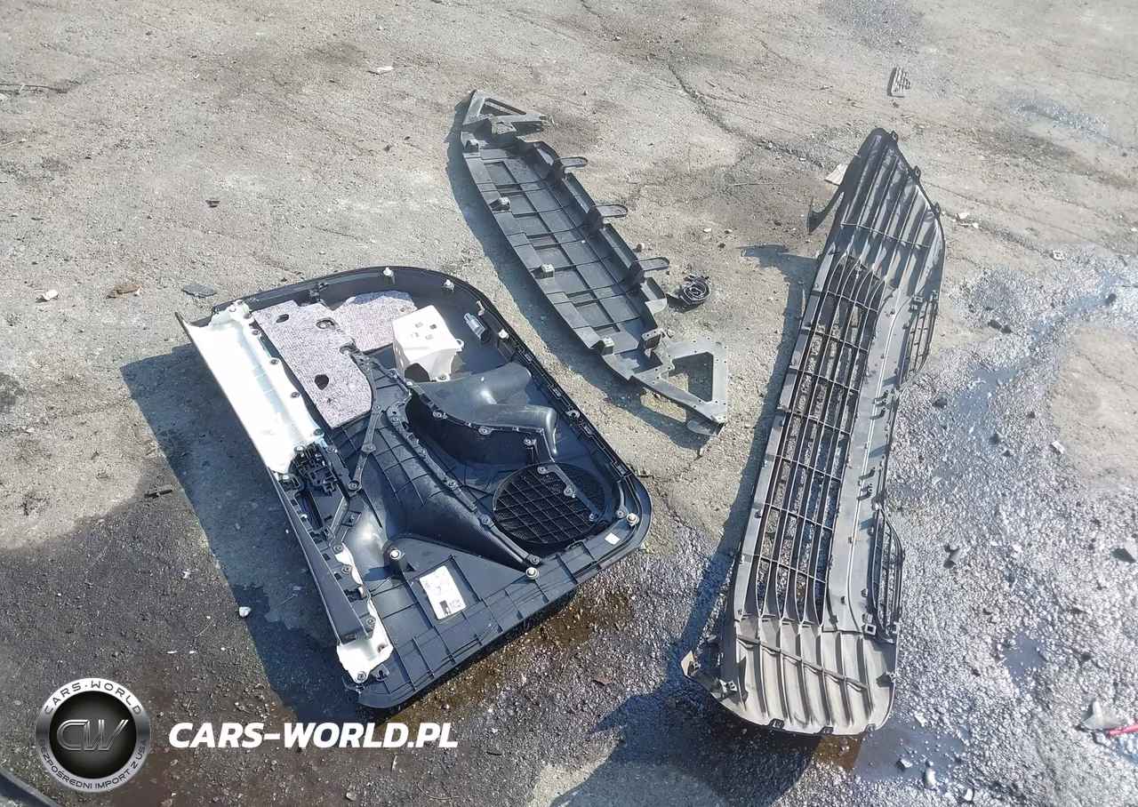 2018 Toyota Camry Le VIN:4T1B11HK0JU617132 - 12