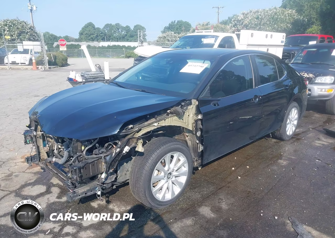 2018 Toyota Camry Le VIN:4T1B11HK0JU617132 - 2