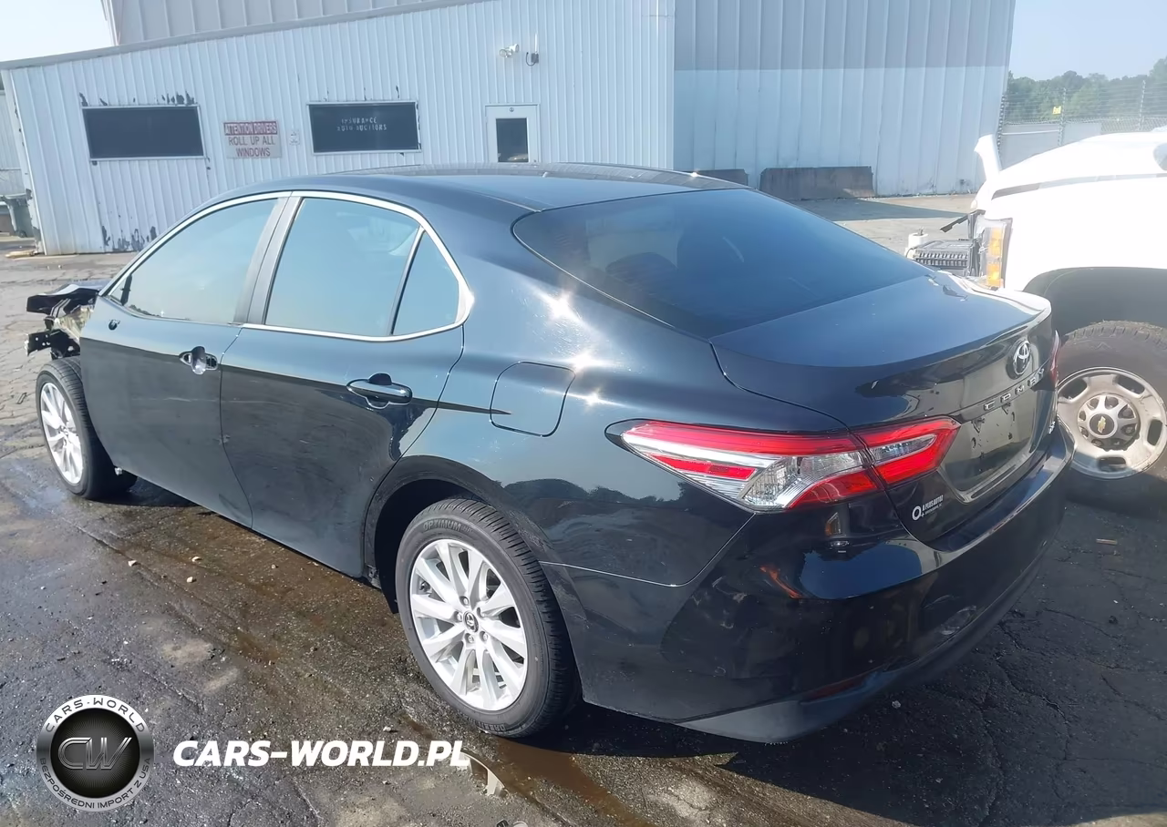 2018 Toyota Camry Le VIN:4T1B11HK0JU617132 - 3