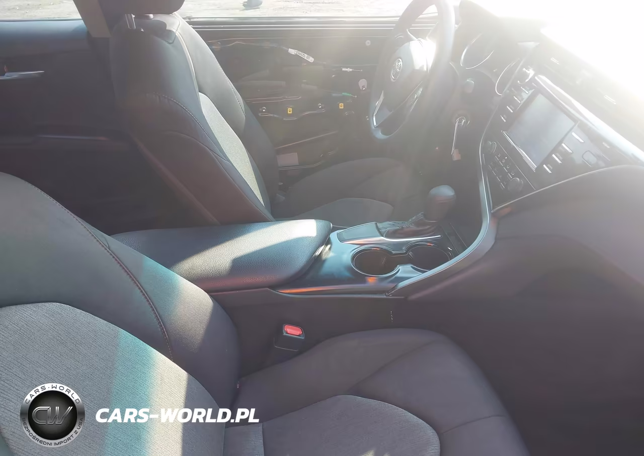 2018 Toyota Camry Le VIN:4T1B11HK0JU617132 - 5