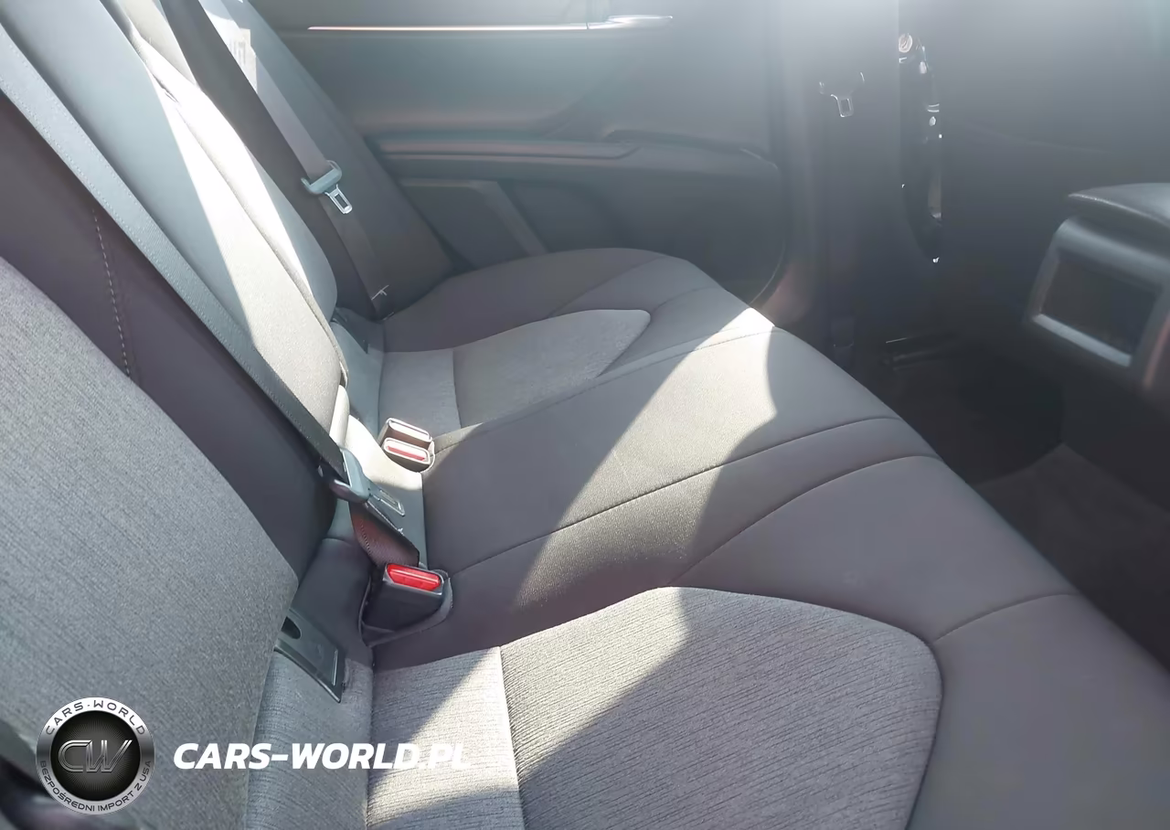 2018 Toyota Camry Le VIN:4T1B11HK0JU617132 - 8
