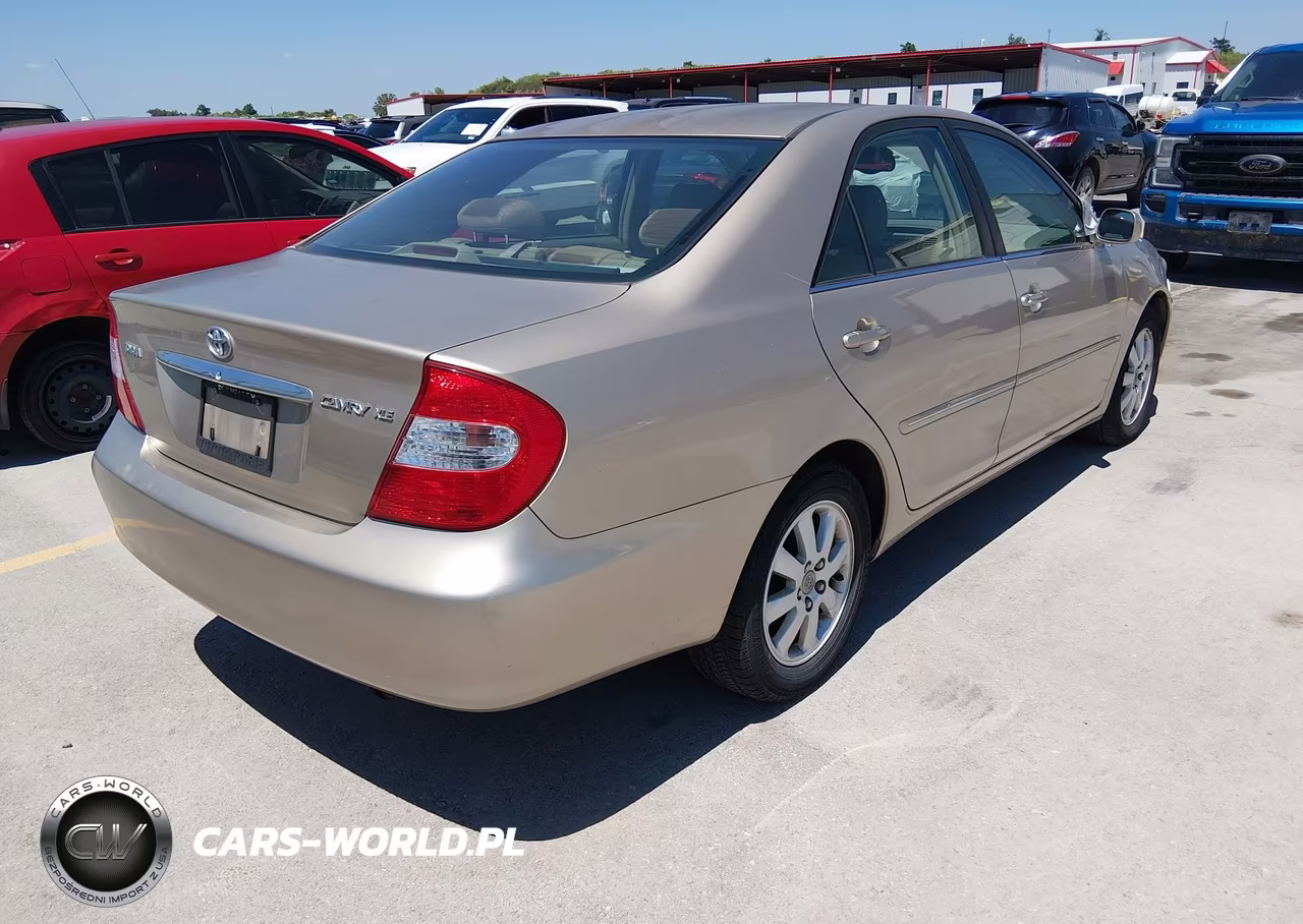 2002 Toyota Camry Xle VIN:JTDBE32K920131019 - 4