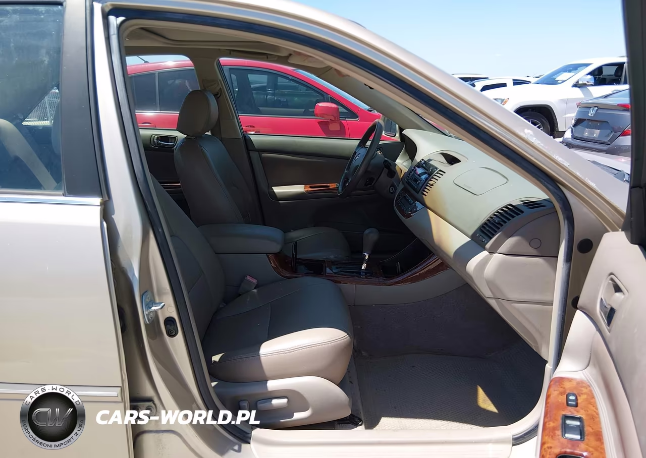2002 Toyota Camry Xle VIN:JTDBE32K920131019 - 5