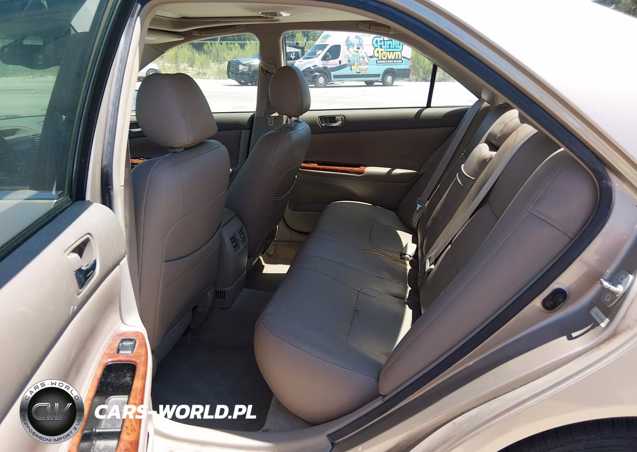 2002 Toyota Camry Xle VIN:JTDBE32K920131019 - 8