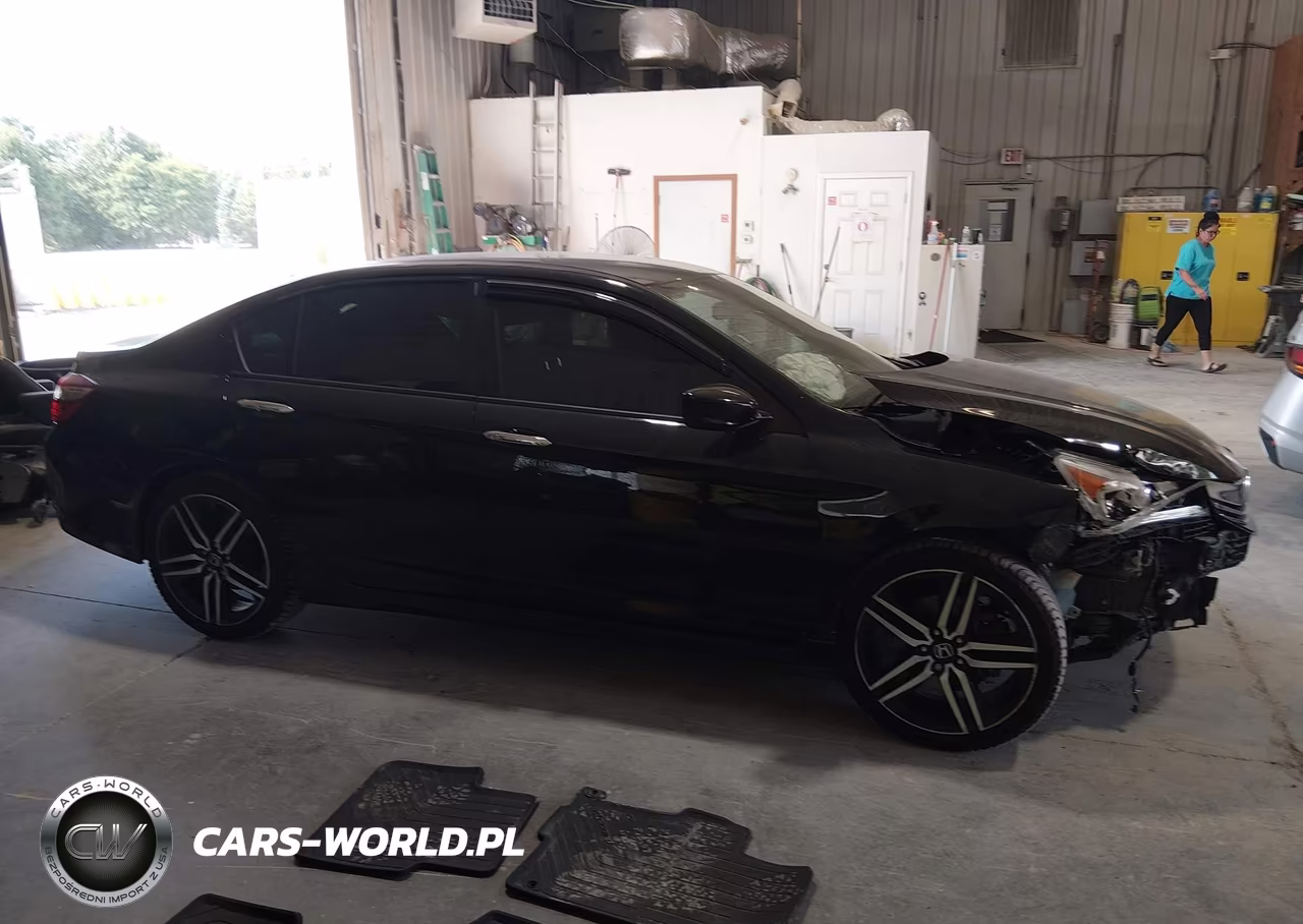 2017 Honda Accord Sport VIN:1HGCR2F59HA273852 - 14