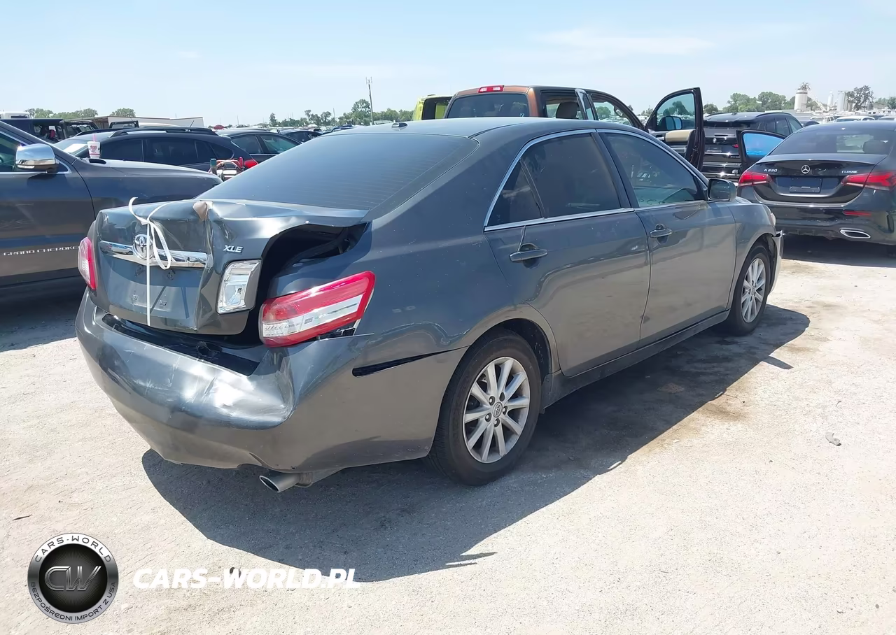2010 Toyota Camry Xle VIN:4T4BF3EK7AR069931 - 4