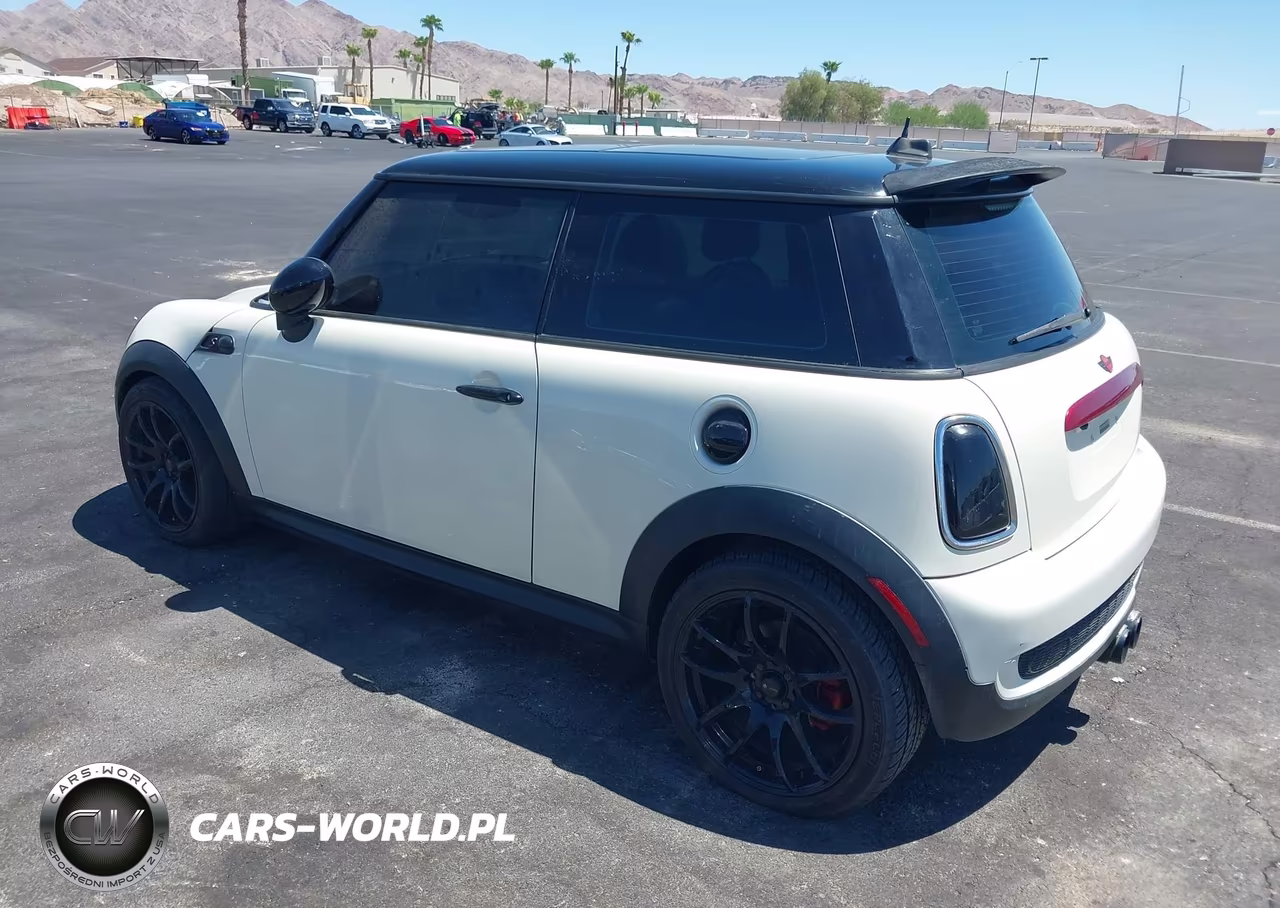 2010 Mini Cooper S VIN:WMWMF7C58ATZ71244 - 3