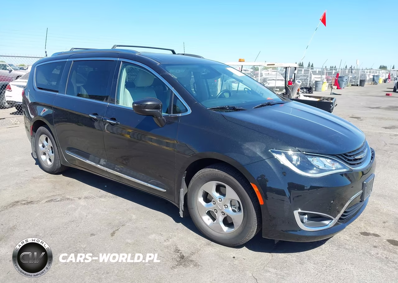 2018 Chrysler Pacifica Hybrid Touring L – zdjęcie 1 z 17