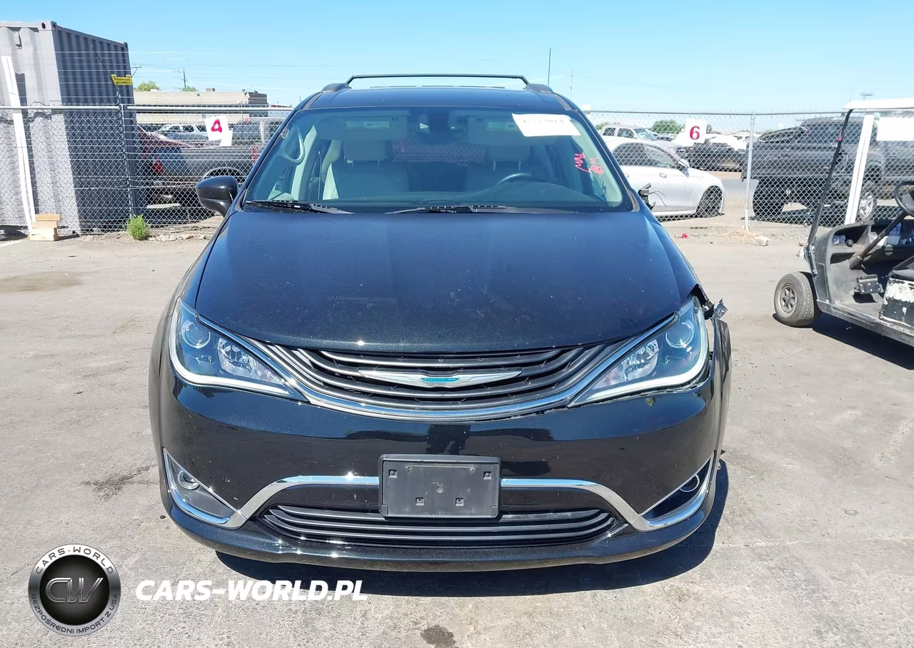 2018 Chrysler Pacifica Hybrid Touring L VIN:2C4RC1L74JR253018 - 13
