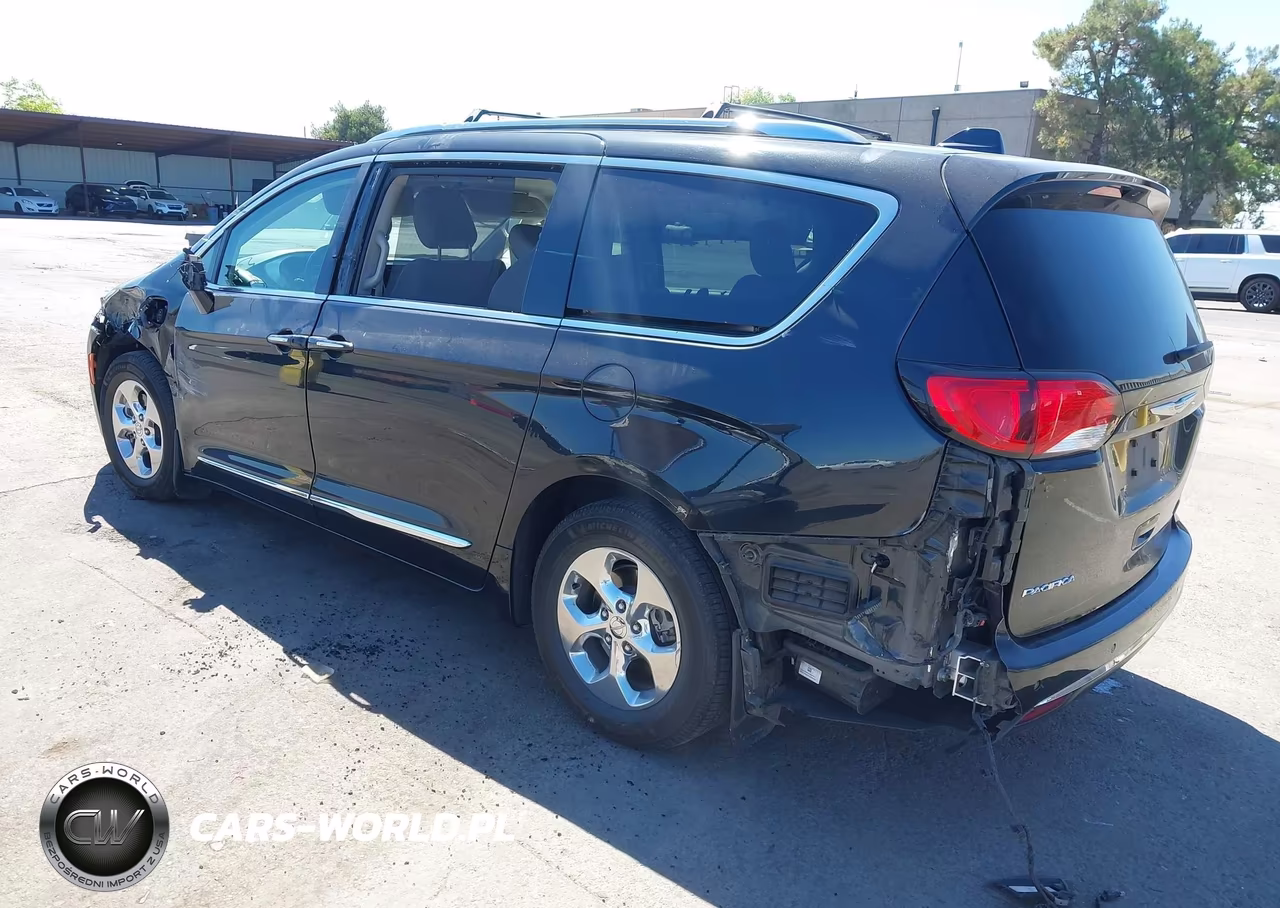 2018 Chrysler Pacifica Hybrid Touring L VIN:2C4RC1L74JR253018 - 3