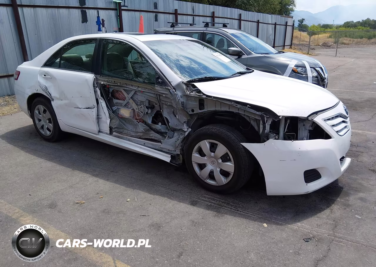 2010 Toyota Camry Le – zdjęcie 1 z 17