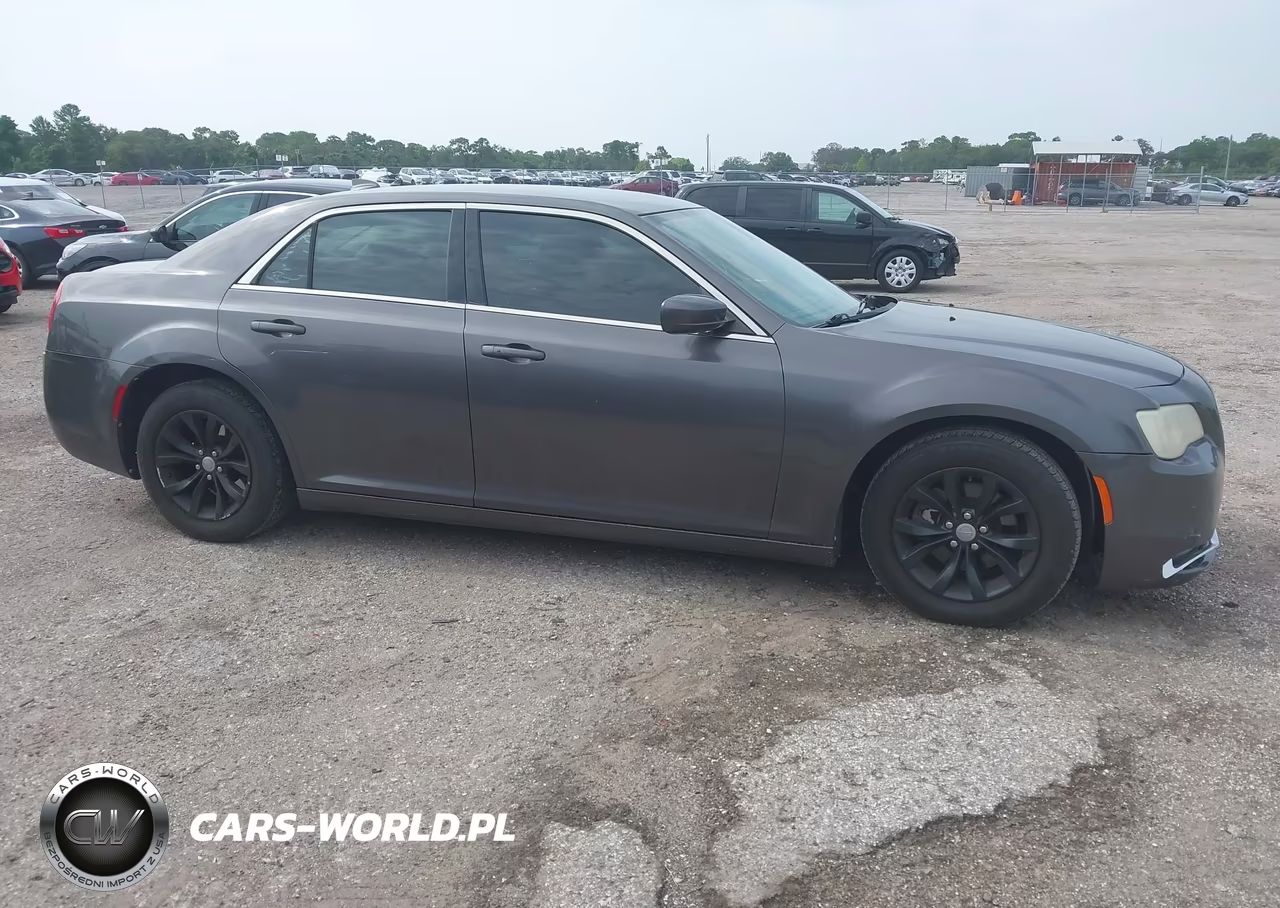 2015 Chrysler 300 Limited VIN:2C3CCAAG0FH853545 - 13