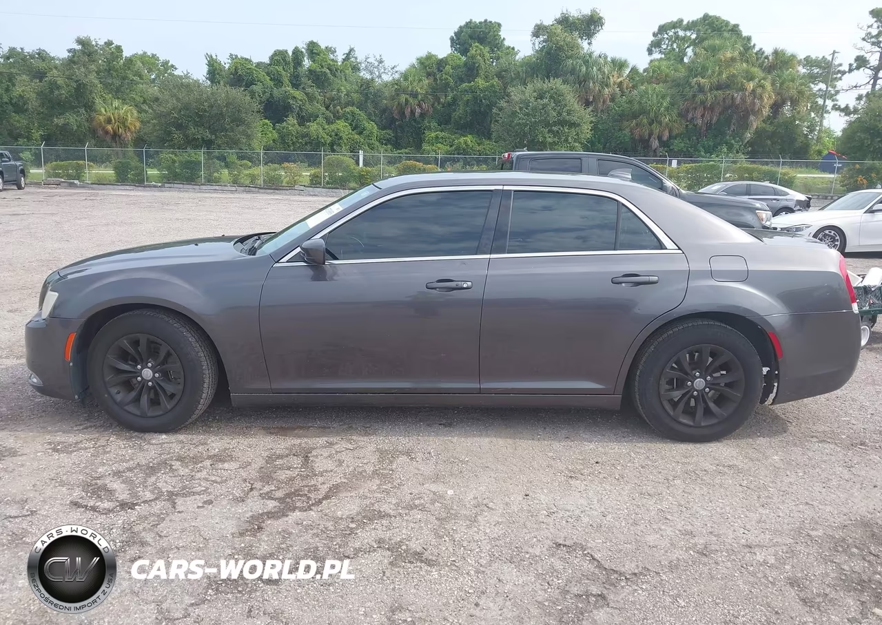 2015 Chrysler 300 Limited VIN:2C3CCAAG0FH853545 - 14