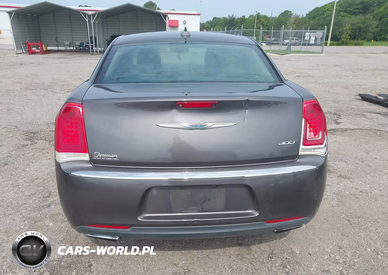 2015 Chrysler 300 Limited VIN:2C3CCAAG0FH853545 - 16