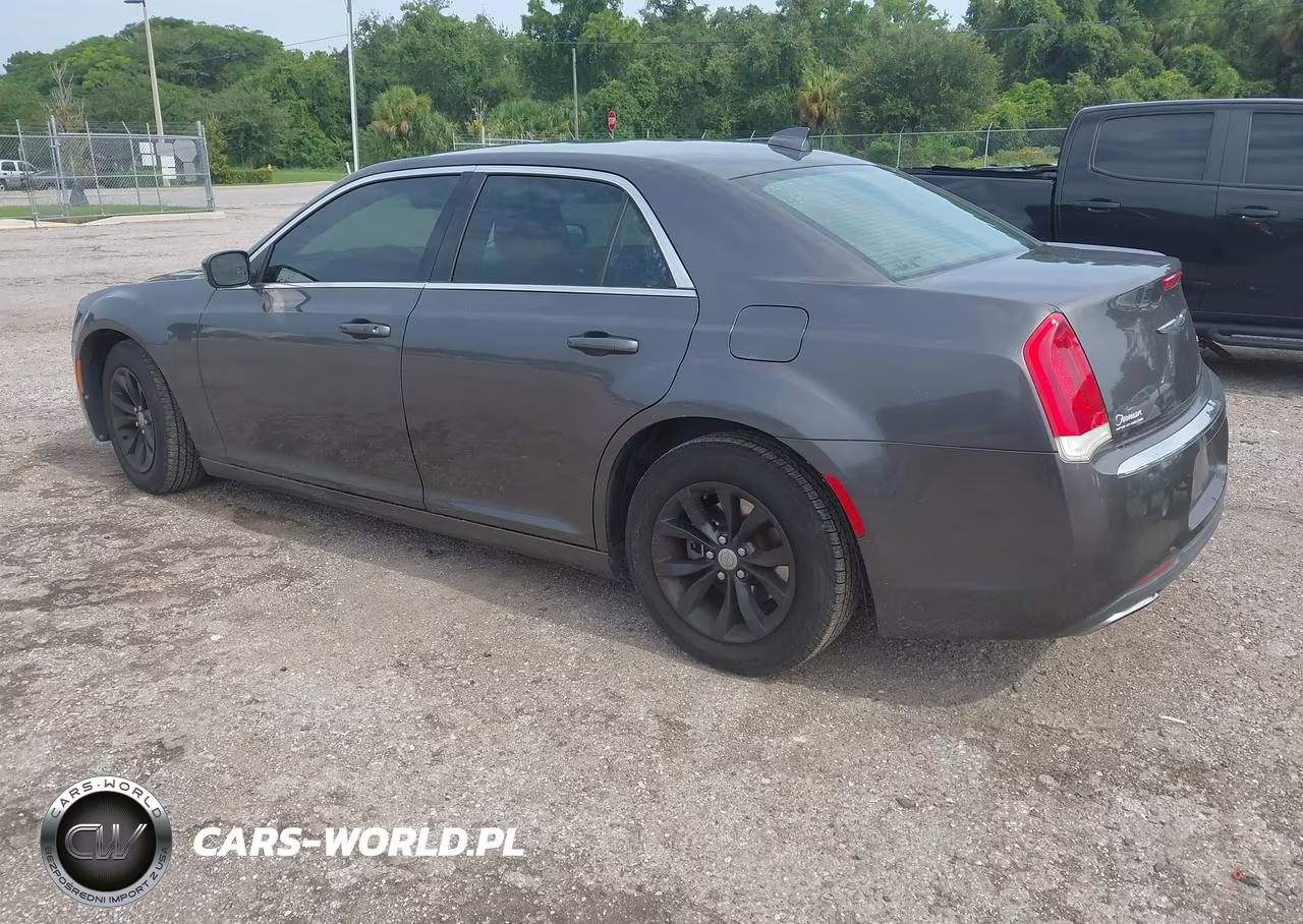 2015 Chrysler 300 Limited VIN:2C3CCAAG0FH853545 - 3