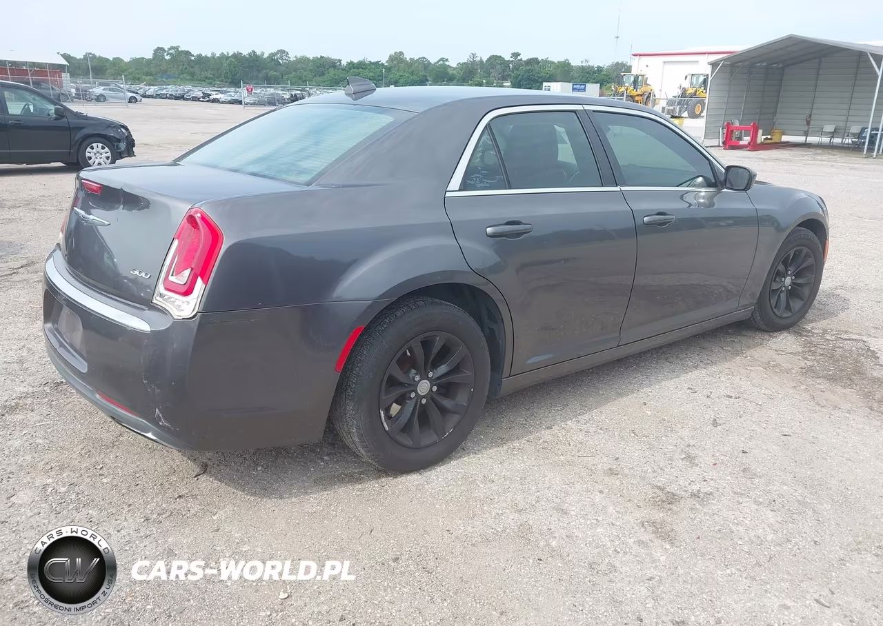 2015 Chrysler 300 Limited VIN:2C3CCAAG0FH853545 - 4